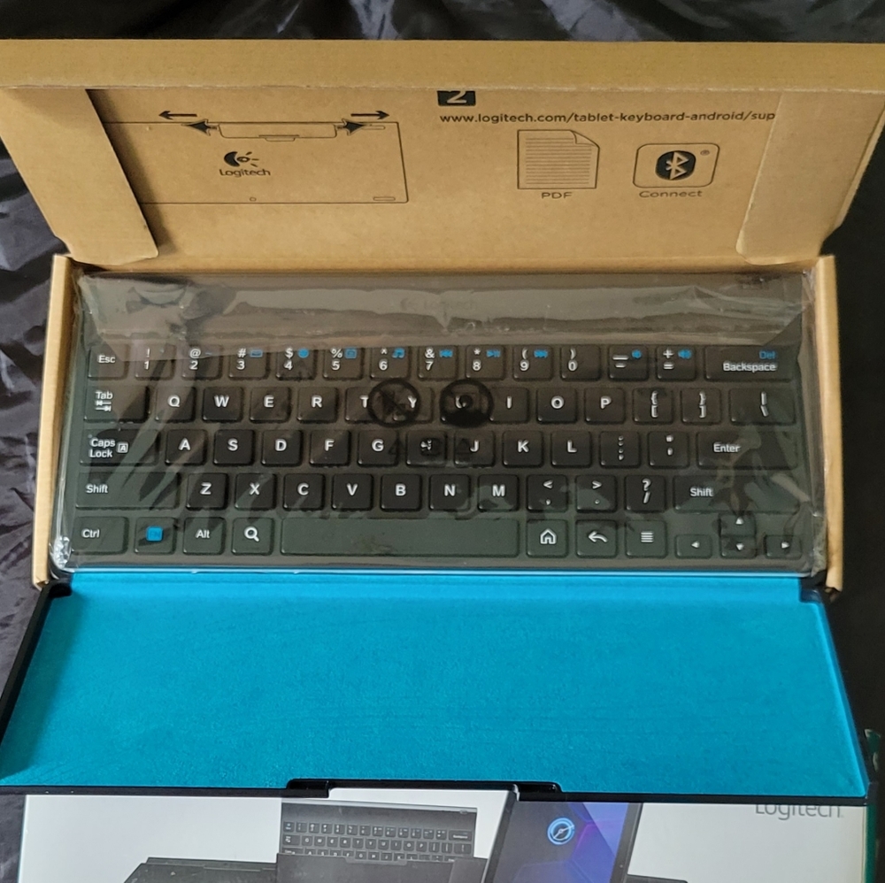 Logitech Tablet Keyboard - Picture 2 of 7